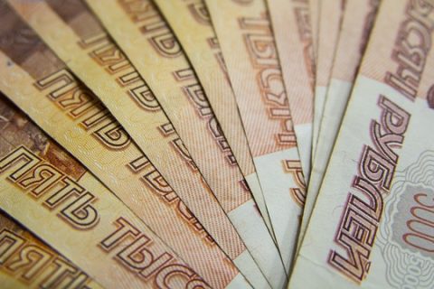 俄羅斯緊急加息12%應(yīng)對(duì)盧布暴跌，制裁影響資本流入
